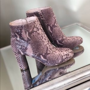 NWT gorgeous snakeskin look boots